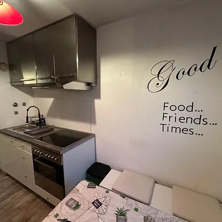 Apartment Zentrales Mit Parkplatz *